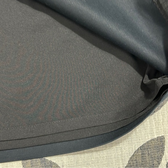 Banana Republic Stretch skirt, size 6, black scuba-type material, cotton blend - Picture 5 of 9